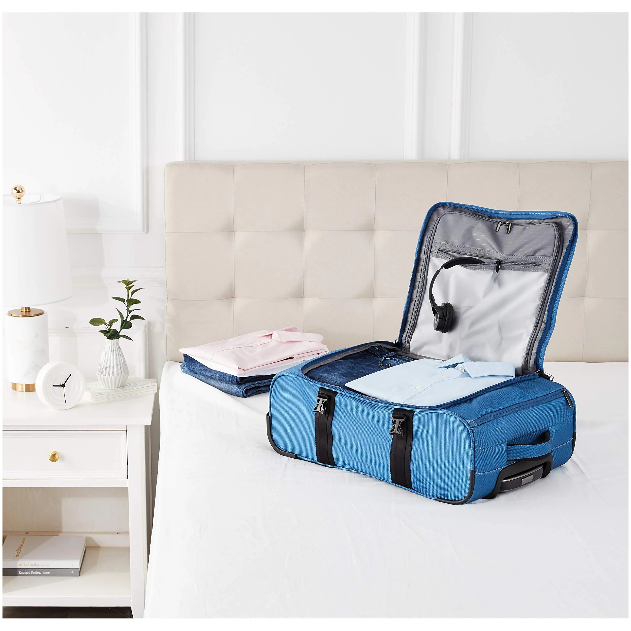 AmazonBasics Francis Wheeled Duffel, Blue