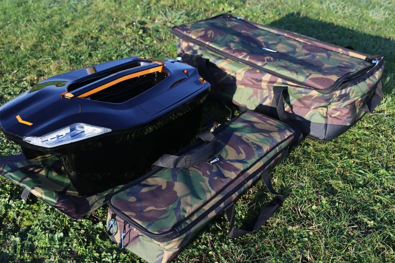CULT DPM Deluxe XL Bait Boat Bag Set