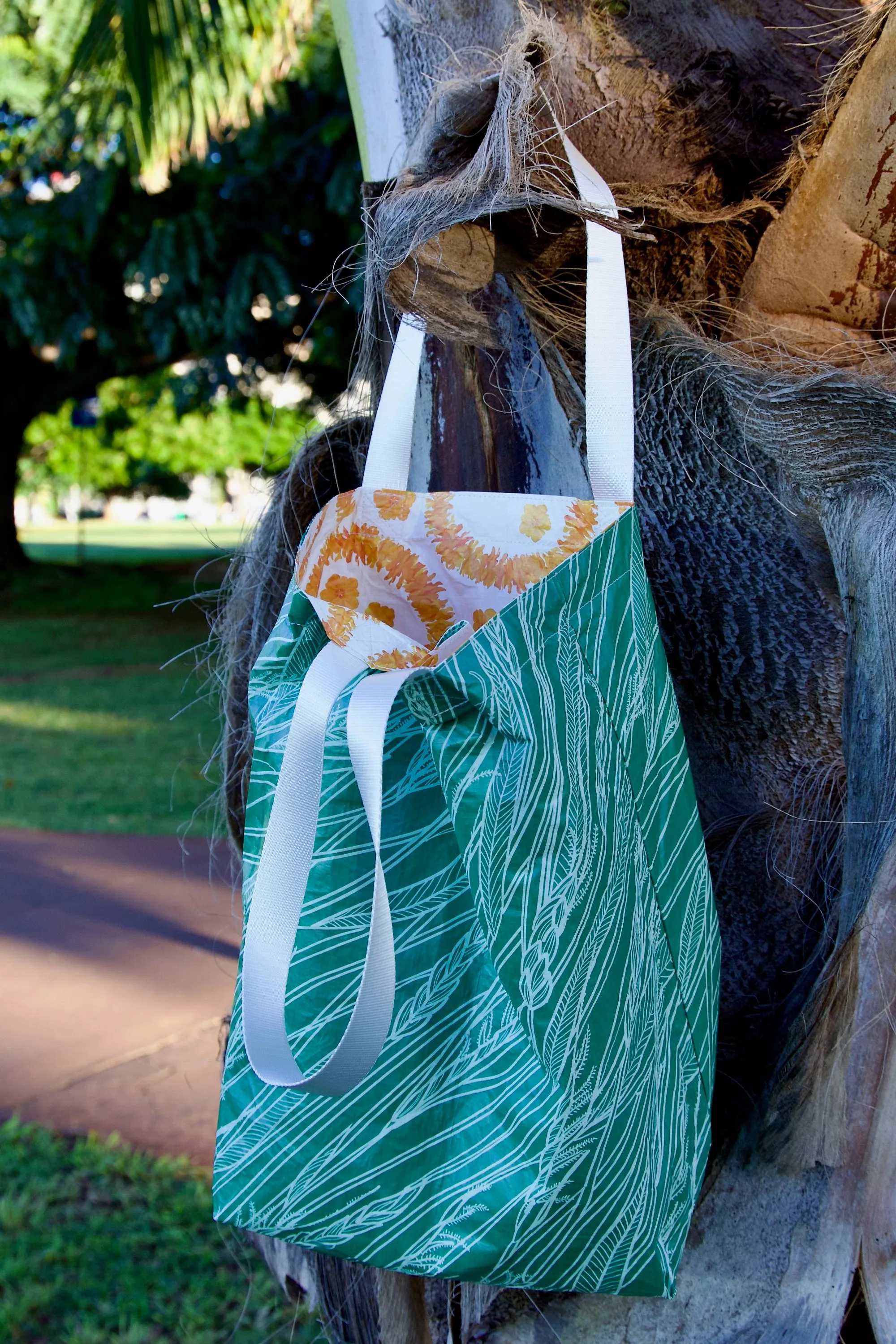 Hawaii Tote HNL Designs - Ilima Leis & Pili Grassn (Reversible)
